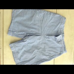 Boys vineyard vines size large shorts